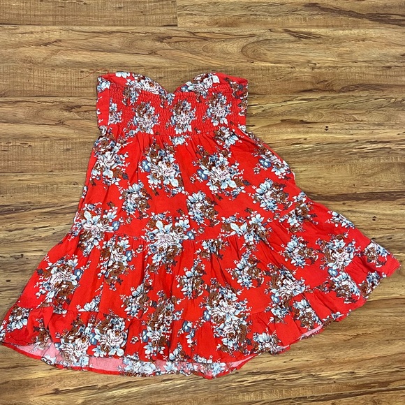 Strapless ruffle dress - Picture 5 of 7